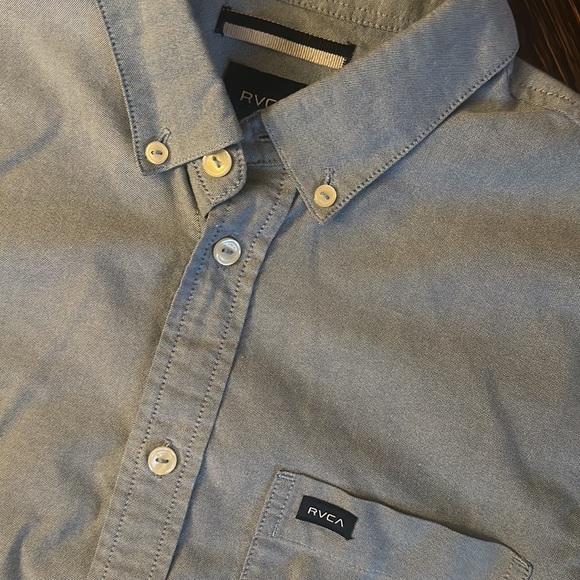 Men’s small RVCA button up - Picture 2 of 4
